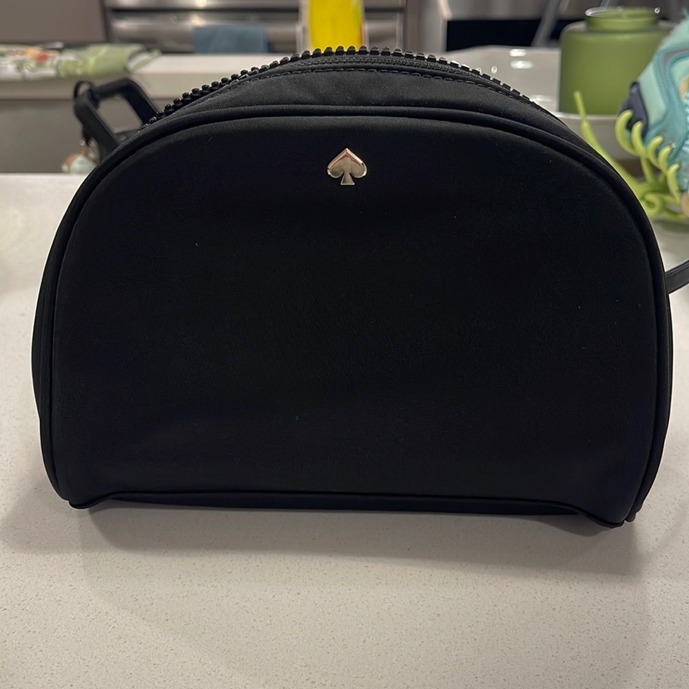 KATE SPADE BLACK COSMETICS BAG SILVER